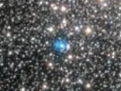 Pease 1 itself, tucked into M 15’s outer halo – the same planetary nebula Francis Pease first spotted from Mount Wilson in 1928. Hubble Space Telescope.